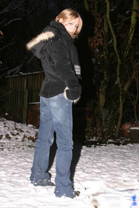 Young blonde Kiss Kristin flashes her flat stomach while outdoors in winter 70492754